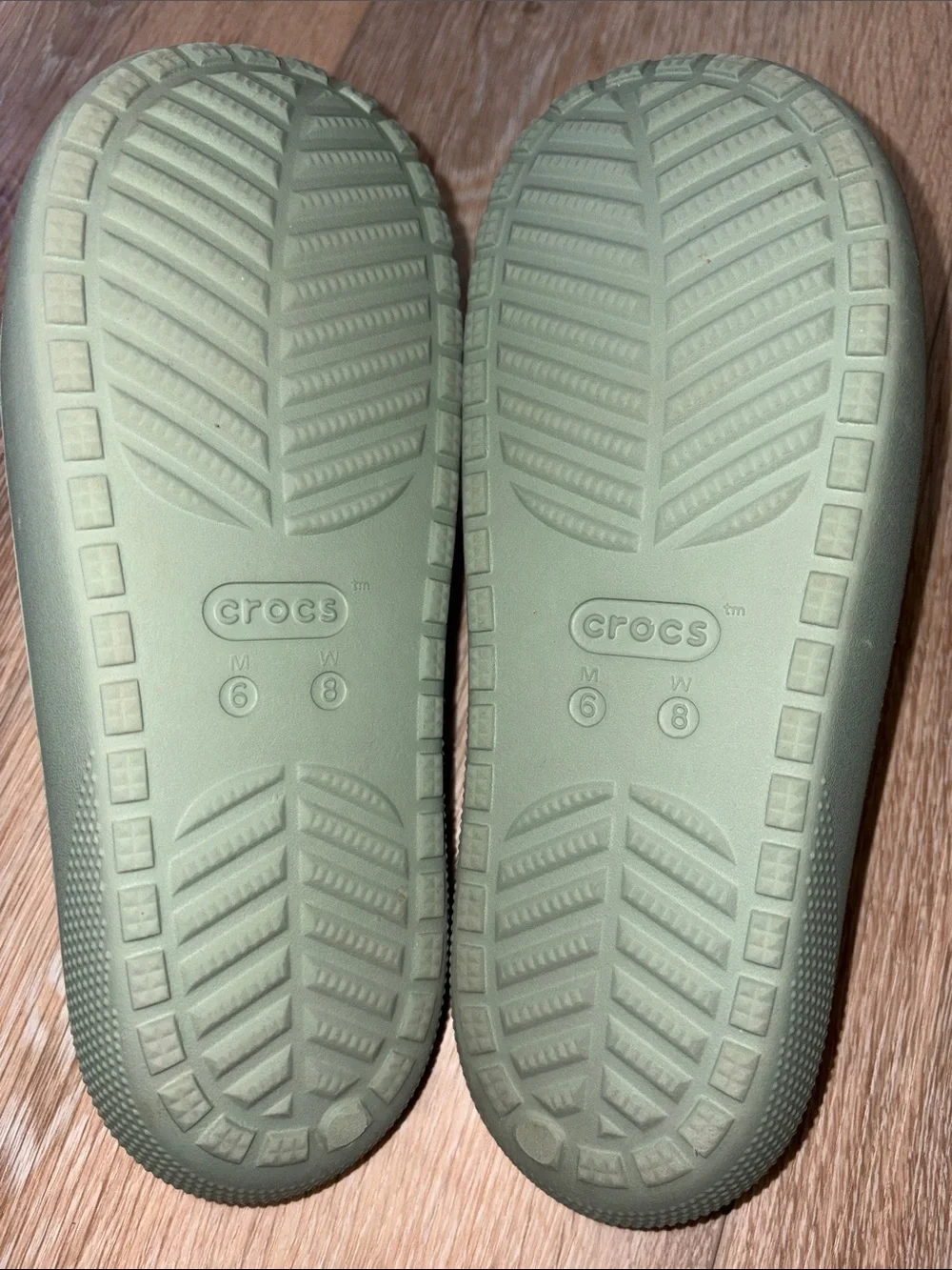 GREEN SIZE 8 WOMEN’S CROCS, SLIDES SANDALS NEW NO TAGS